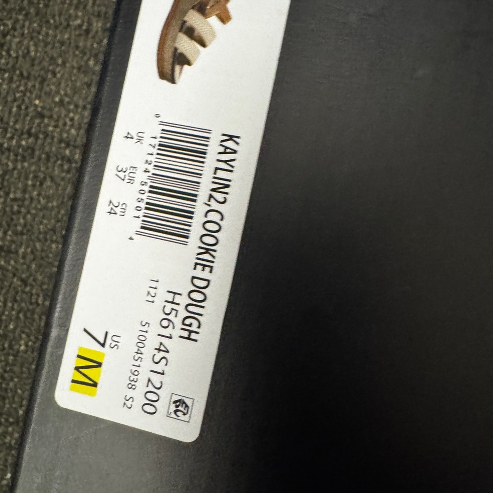 New Naturalizer Tan Brown Sandals with Woven Straps never worn - Picture 7 of 7